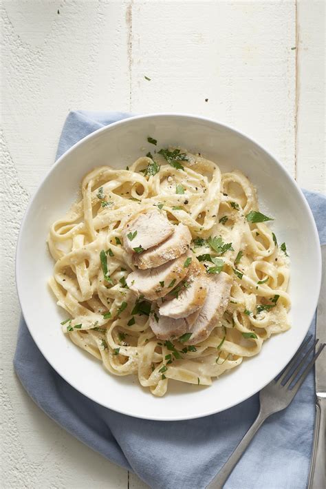 How many protein are in twelve pasta bowl alfredo balsamic chicken - calories, carbs, nutrition