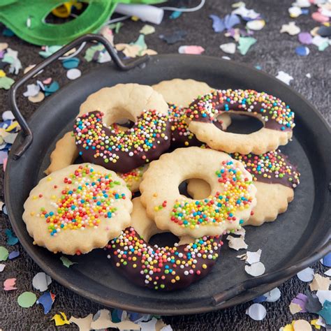 How many protein are in two carnival cookies - calories, carbs, nutrition