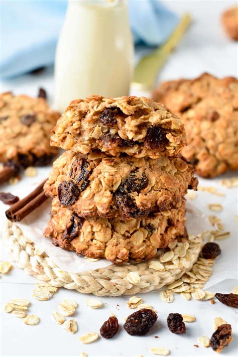 How many protein are in two oatmeal raisin cookies - calories, carbs, nutrition