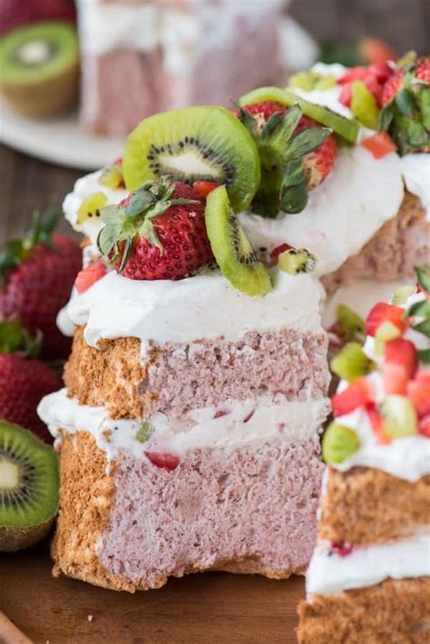 How many protein are in upside down strawberry angel food cake - calories, carbs, nutrition