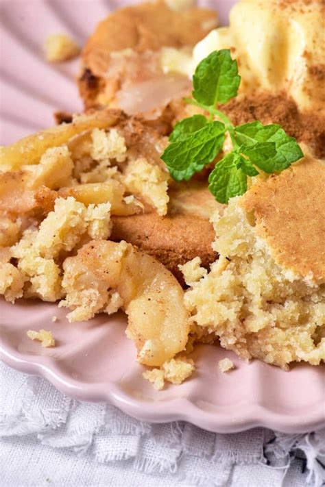 How many protein are in upside-down pear corn cake - calories, carbs, nutrition