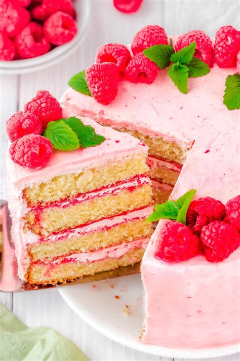 How many protein are in vanilla raspberry cake - calories, carbs, nutrition