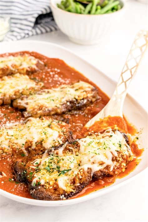 How many protein are in veal parmesan with garlic bread and vegetable - calories, carbs, nutrition