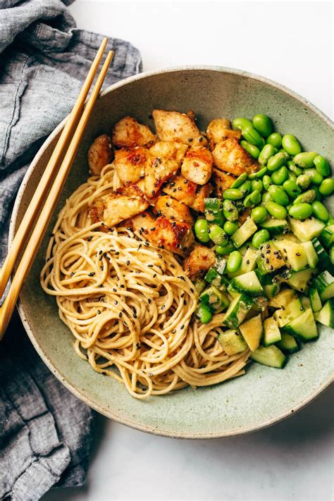 How many protein are in vegan chicken noodle bowl - calories, carbs, nutrition