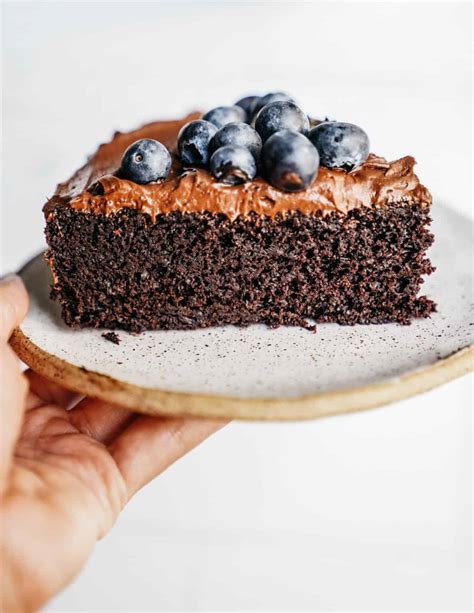 How many protein are in vegan chocolate cake - calories, carbs, nutrition