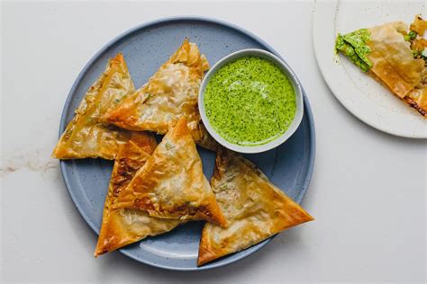 How many protein are in vegetable samosas - calories, carbs, nutrition