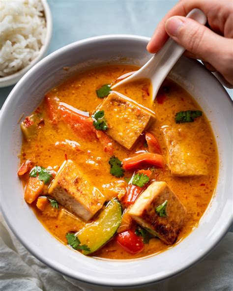 How many protein are in vegetarian red peanut curry with tofu, brown rice, sugar snap peas (600veg) - calories, carbs, nutrition