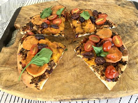How many protein are in vegetarian tofu pizza - calories, carbs, nutrition