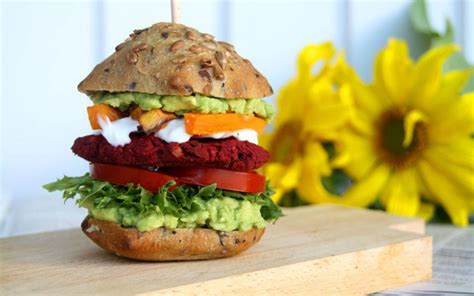 How many protein are in veggie burger on a gluten free bun - calories, carbs, nutrition