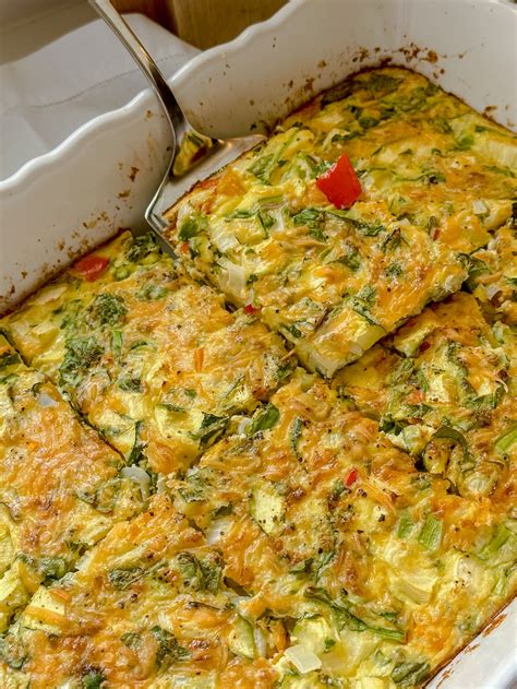 How many protein are in veggie egg and cheddar pizza - calories, carbs, nutrition