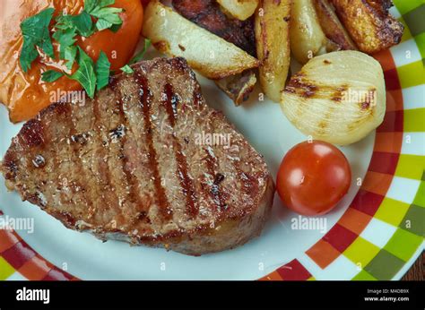How many protein are in vienna steak with fried egg - calories, carbs, nutrition
