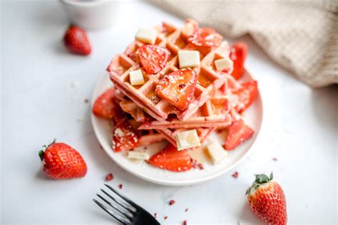 How many protein are in waffles french (strawberry) - calories, carbs, nutrition