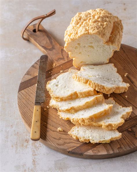 How many protein are in white accordion bread - calories, carbs, nutrition
