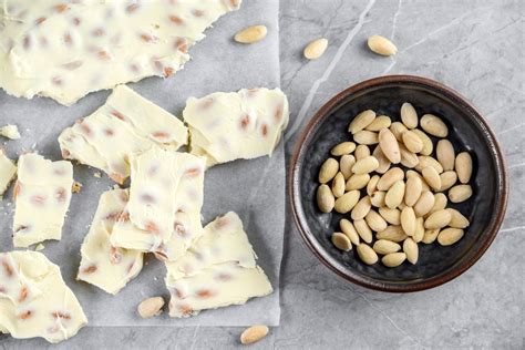 How many protein are in white chocolate bark - calories, carbs, nutrition