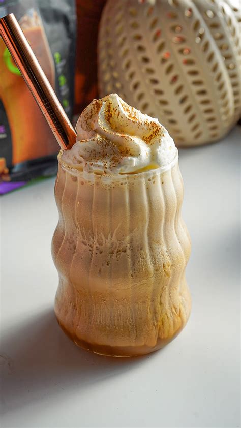 How many protein are in white chocolate caramel latte - calories, carbs, nutrition