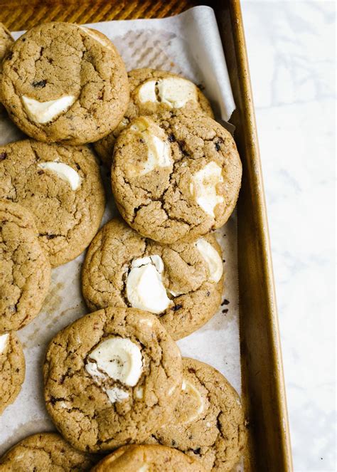 How many protein are in white chocolate chunk cookies - calories, carbs, nutrition