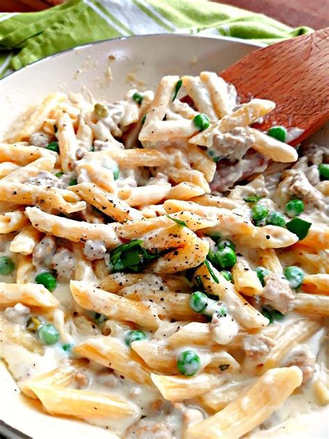 How many protein are in white turkey in cream sauce with pasta - calories, carbs, nutrition