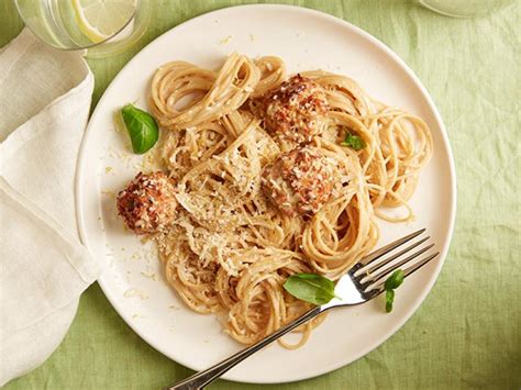 How many protein are in whole wheat linguine with meatballs - calories, carbs, nutrition