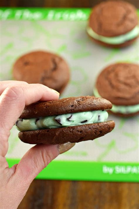 How many protein are in whoopie pie mint chocolate chip - calories, carbs, nutrition