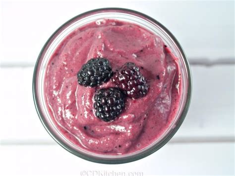 How many protein are in wild berry smoothie - calories, carbs, nutrition