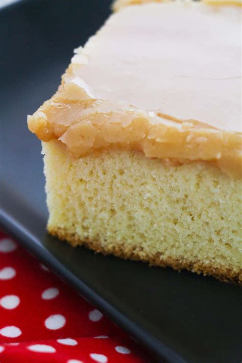How many protein are in yellow cake with peanut butter icing - calories, carbs, nutrition