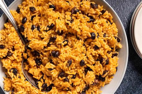 How many protein are in yellow rice w/black beans - calories, carbs, nutrition