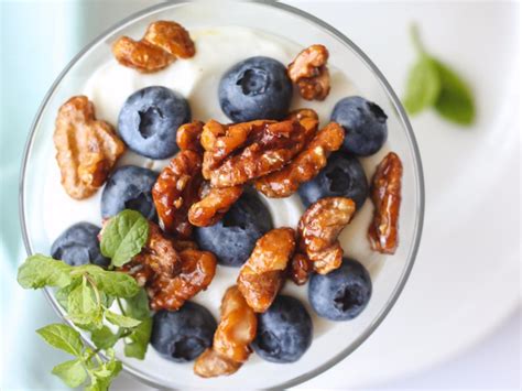 How many protein are in yogurt, blueberry - calories, carbs, nutrition