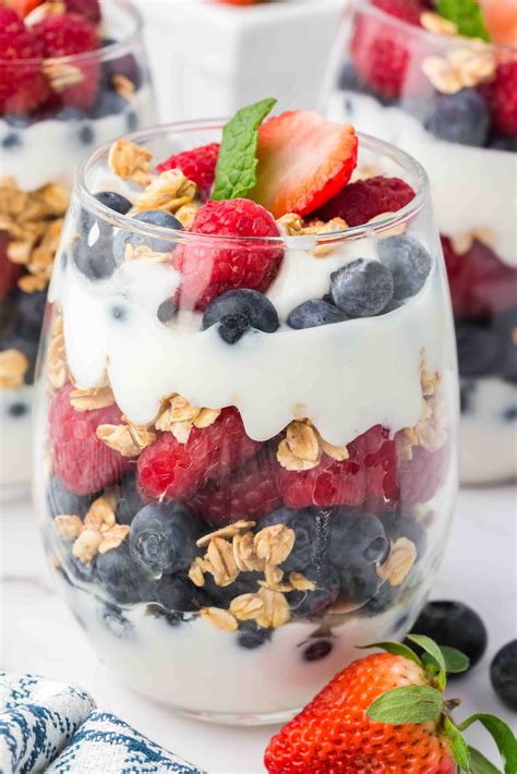 How many protein are in yogurt fruit parfait - calories, carbs, nutrition