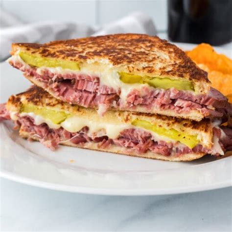 How many protein are in zesty corned beef sandwich - calories, carbs, nutrition