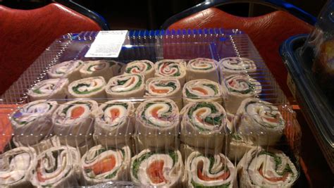How many sugar are in 1 turkey wrap - calories, carbs, nutrition