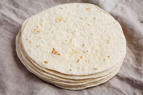 How many sugar are in 100% handmade flour tortilla - calories, carbs, nutrition