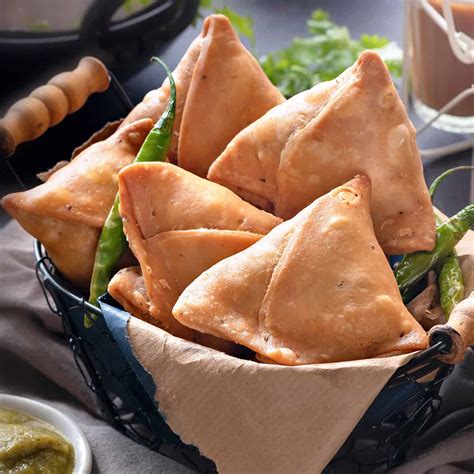 How many sugar are in 8 indian samosas - calories, carbs, nutrition