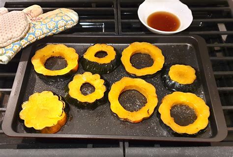 How many sugar are in acorn squash rounds with cranberries and maple syrup - calories, carbs, nutrition