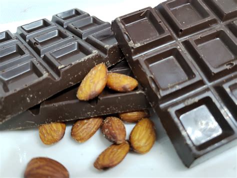 How many sugar are in almond dark chocolate bar - calories, carbs, nutrition