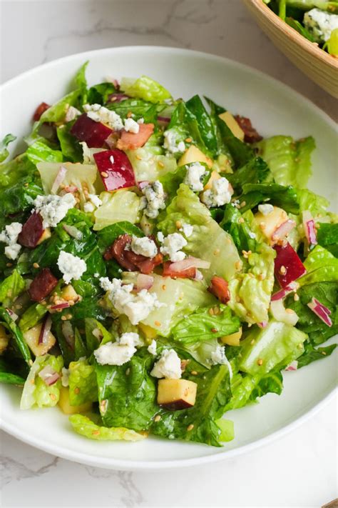 How many sugar are in apple and blue cheese salad - calories, carbs, nutrition