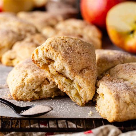 How many sugar are in apple cinnamon scone - calories, carbs, nutrition