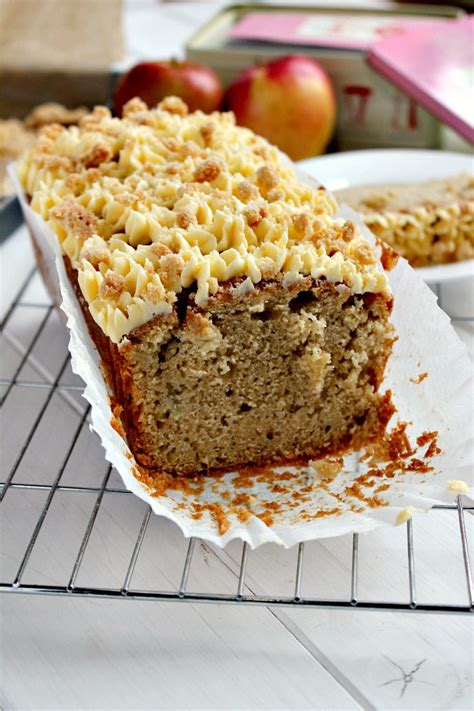How many sugar are in apple crumble square with clotted cream - calories, carbs, nutrition
