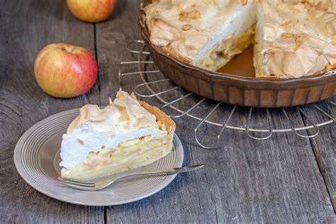 How many sugar are in apple meringue flan - calories, carbs, nutrition