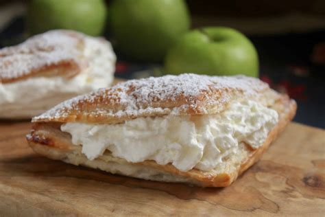 How many sugar are in apple turnover - calories, carbs, nutrition