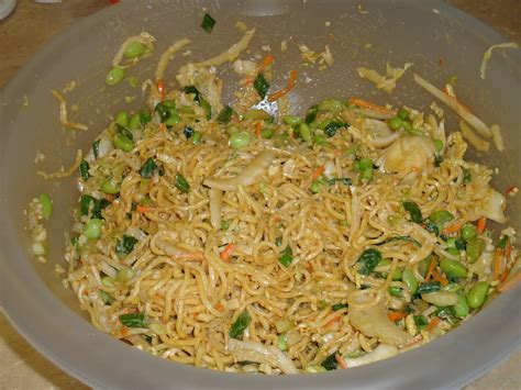 How many sugar are in asian peanut lo mein salad - calories, carbs, nutrition