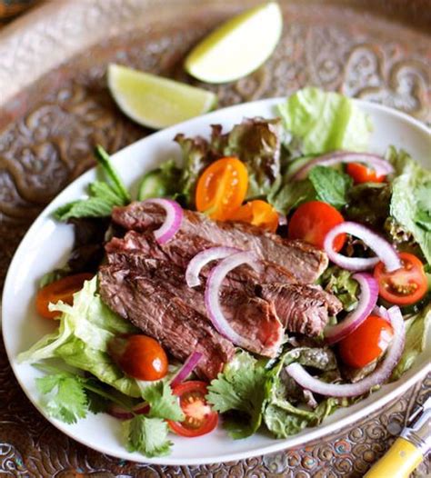 How many sugar are in asian steak salad (medium) - calories, carbs, nutrition