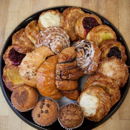 How many sugar are in assorted breakfast pastries - calories, carbs, nutrition