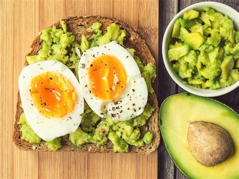 How many sugar are in avocado toast with an egg - calories, carbs, nutrition