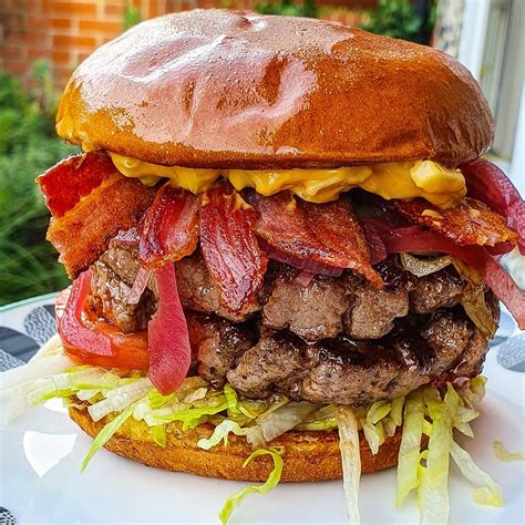 How many sugar are in bacon double cheeseburger - calories, carbs, nutrition