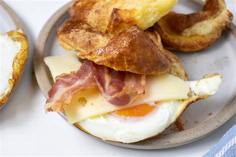 How many sugar are in bacon egg cheese croissant (17350.24) - calories, carbs, nutrition