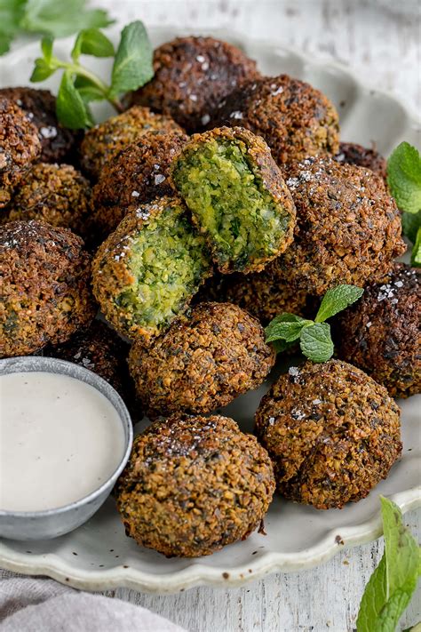 How many sugar are in baked falafel greens & grains bowl - calories, carbs, nutrition