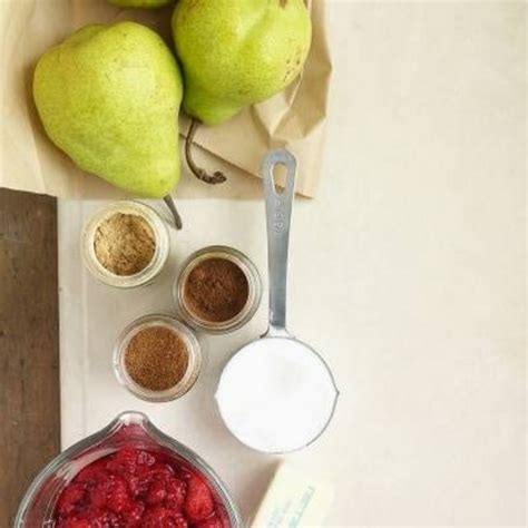 How many sugar are in baked pears with raspberry sauce - calories, carbs, nutrition