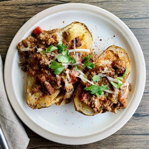 How many sugar are in baked potato with texan chilli beef and rice - calories, carbs, nutrition