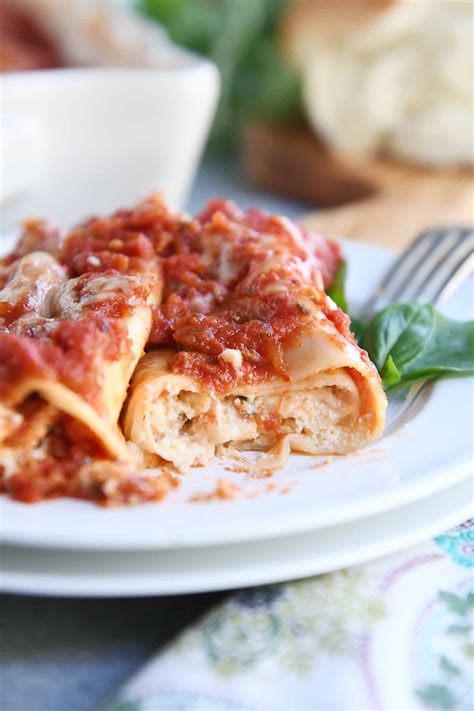 How many sugar are in baked tomato cheese manicotti - calories, carbs, nutrition