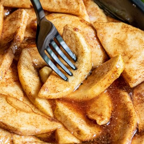 How many sugar are in baked whole harvest apple with cinnamon glaze - calories, carbs, nutrition